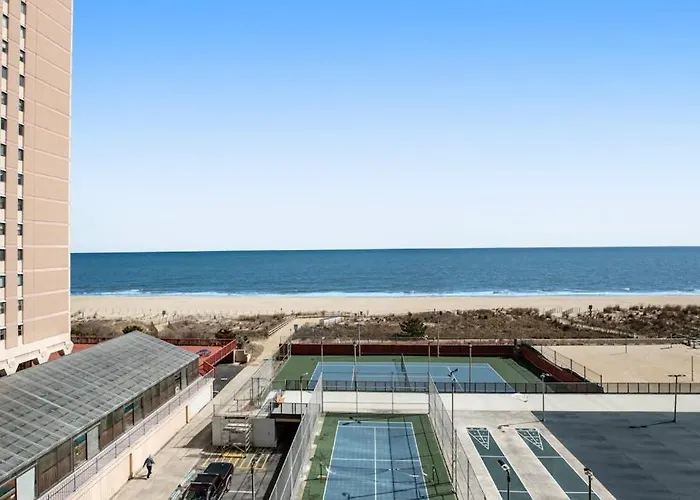Holiday home Stunning Beachfront With Balcony Tennis & Views Pools Gym & Ac Ocean City
