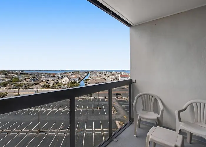 Stunning Beachfront With Balcony Tennis & Views Pools Gym & Ac