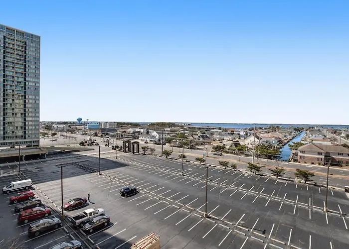 Stunning Beachfront With Balcony Tennis & Views Pools Gym & Ac