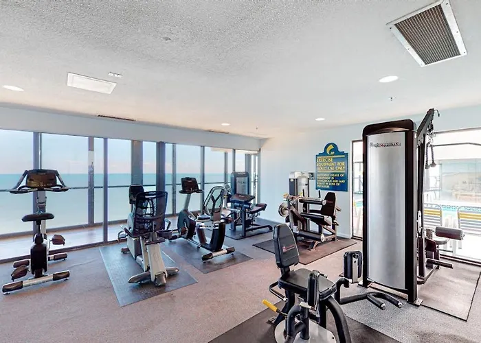 Ferienhaus Stunning Beachfront With Balcony Tennis & Views Pools Gym & Ac Ocean Stadt