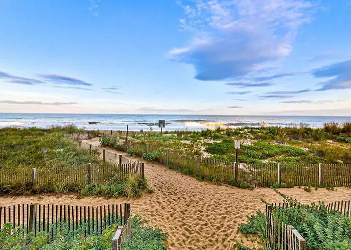 Stunning Beachfront With Balcony Tennis & Views Pools Gym & Ac Holiday home