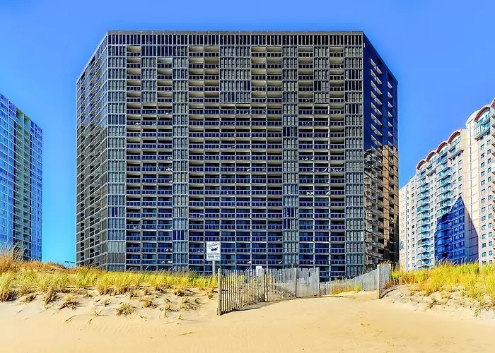Stunning Beachfront With Balcony Tennis & Views Pools Gym & Ac *